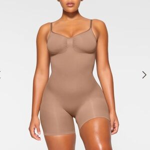 NEW! SKIMS Seamless Sculpting Mid Thigh Bodysuit